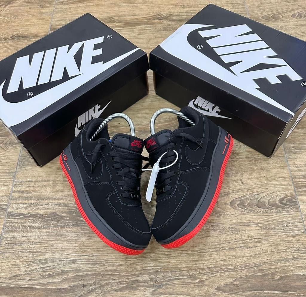 Nike Air Force - Red/Black