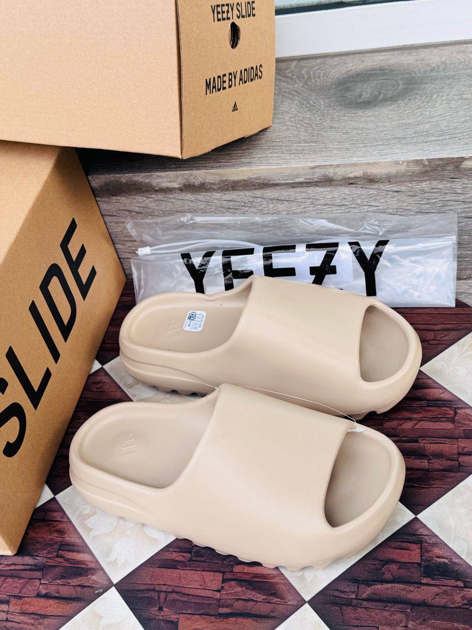 YEEZY "Bone (2022 Restock)" slides