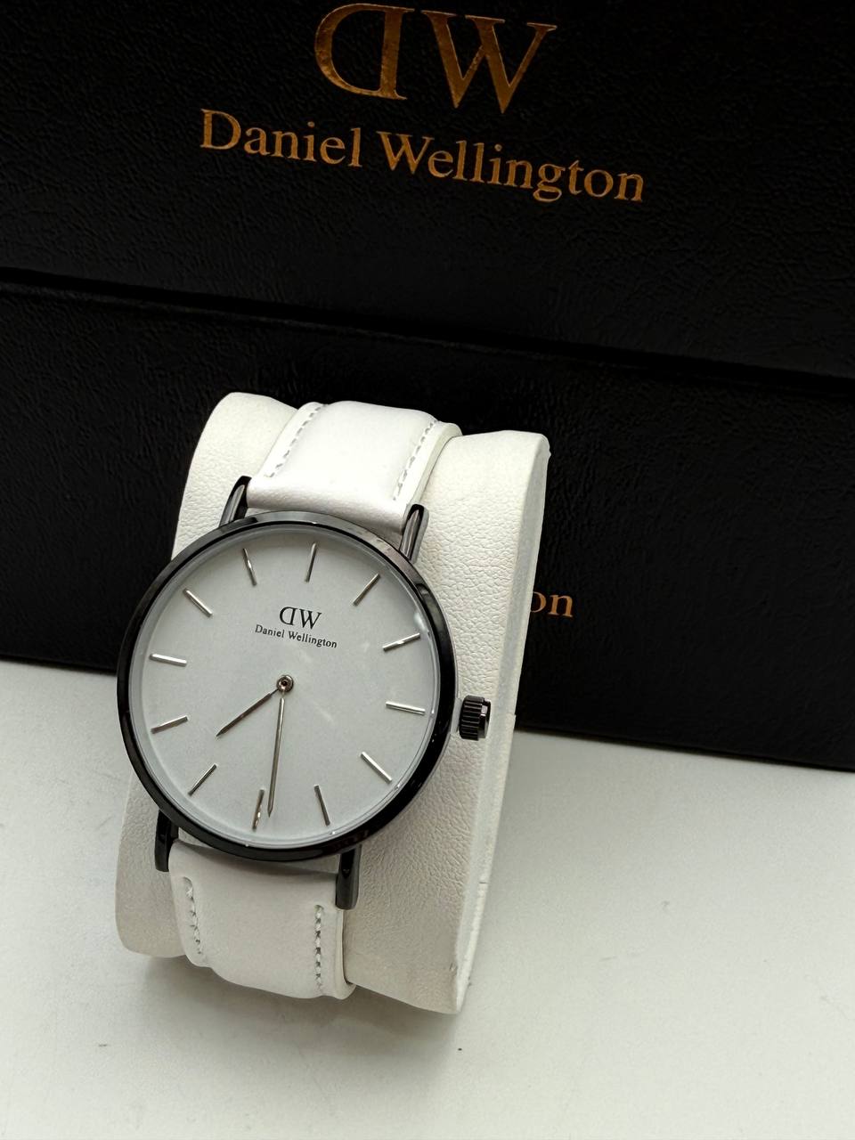Daniel Wellington Watch - DW Leather